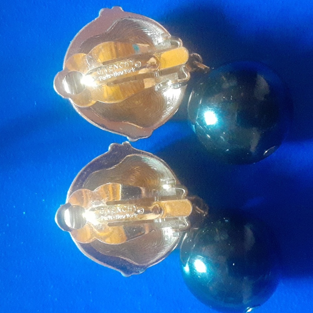 Elegant Gold Tone and Black Earrings - Picture 5 of 5